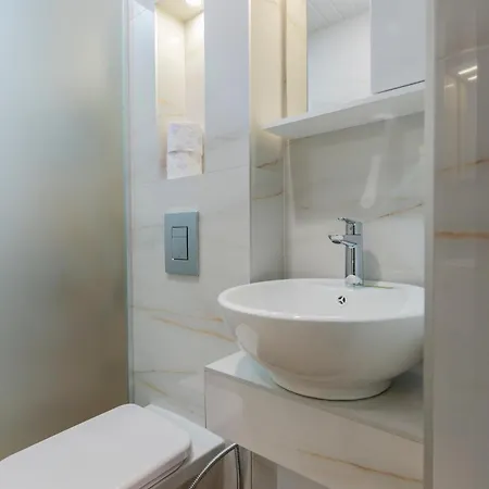Lejlighed Urban Five #2 - Stylish One-bedroom With Kitchen & Parking