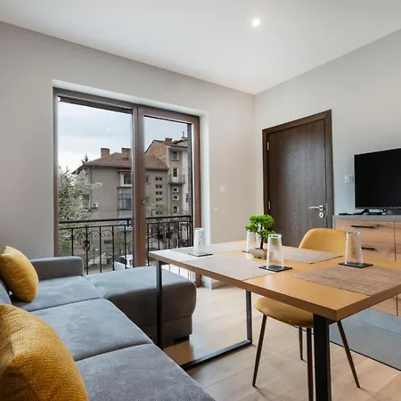 Urban Five #2 - Stylish One-bedroom With Kitchen & Parking Велико-Тырново