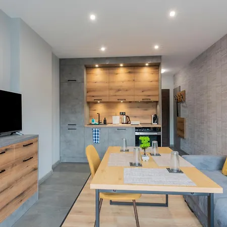 Urban Five #2 - Stylish One-bedroom With Kitchen & Parking *