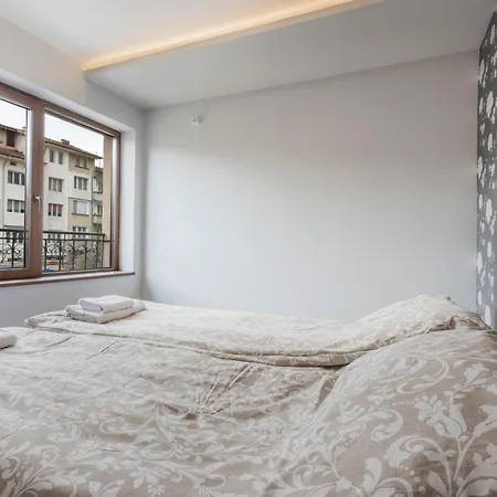 Apartment Urban Five #2 - Stylish One-bedroom With Kitchen & Parking