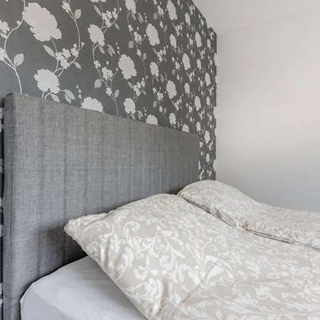Urban Five #2 - Stylish One-bedroom With Kitchen & Parking Apartment Veliko Tarnovo