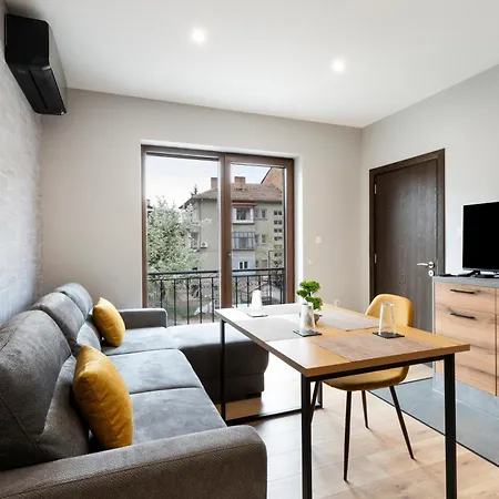 Apartment Urban Five #2 - Stylish One-bedroom With Kitchen & Parking
