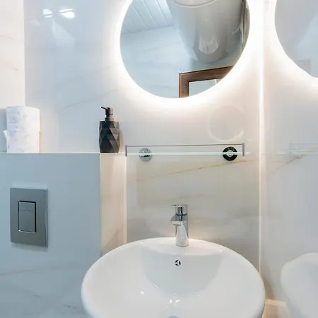 Lejlighed Urban Five #2 - Stylish One-bedroom With Kitchen & Parking *