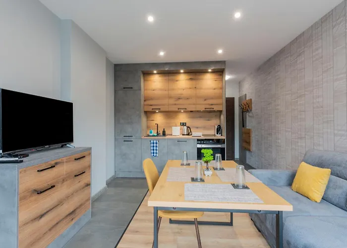 Urban Five #2 - Stylish One-bedroom With Kitchen & Parking *
