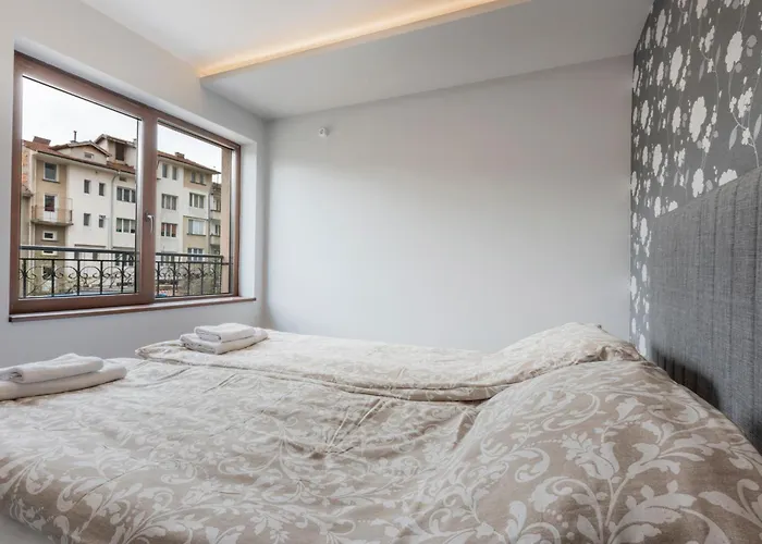 Apartment Urban Five #2 - Stylish One-bedroom With Kitchen & Parking