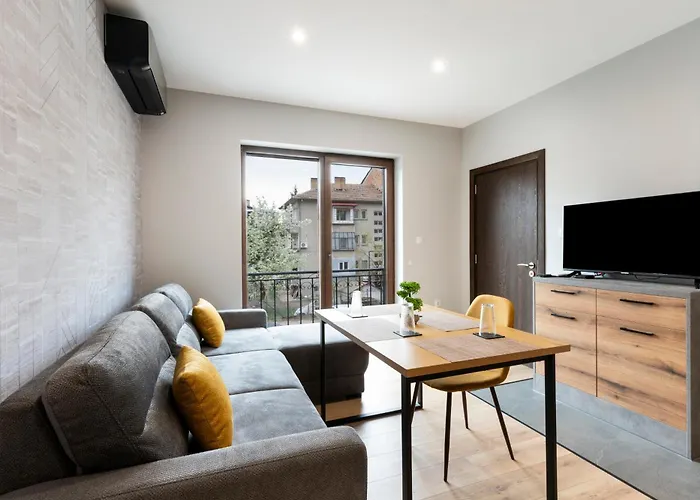 Apartment Urban Five #2 - Stylish One-bedroom With Kitchen & Parking