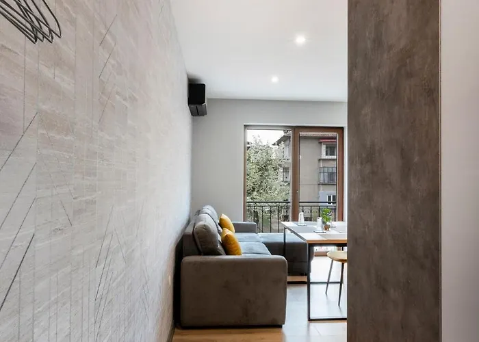 Apartment Urban Five #2 - Stylish One-bedroom With Kitchen & Parking *