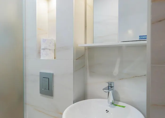 Urban Five #2 - Stylish One-bedroom With Kitchen & Parking Велико-Тырново