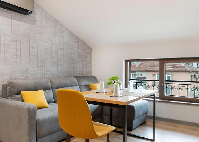 Urban Five #2 - Stylish One-bedroom With Kitchen & Parking Велико-Тырново