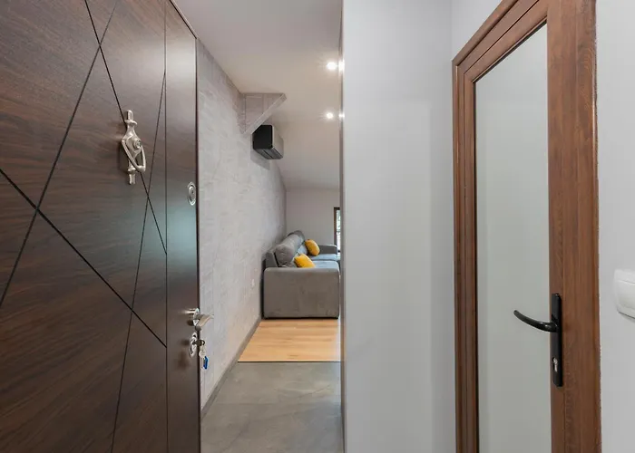 Urban Five #2 - Stylish One-bedroom With Kitchen & Parking * Veliko Tarnovo