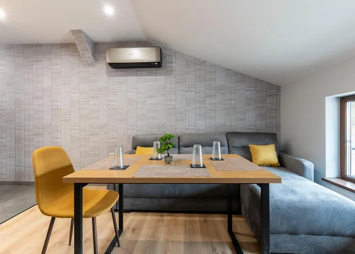 Apartment Urban Five #2 - Stylish One-bedroom With Kitchen & Parking *