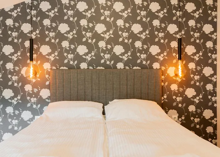 Апартаменты Urban Five #2 - Stylish One-bedroom With Kitchen & Parking *